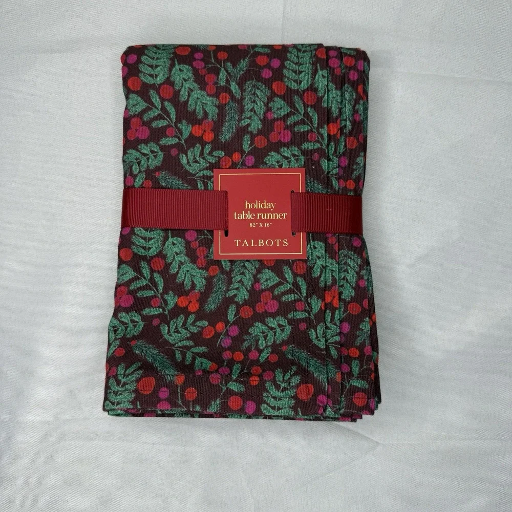 New‎ Talbots Holiday Table Runner Green Burgundy Holly Berry 82